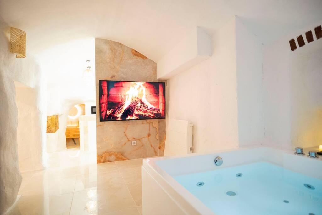 Le Temple D'Aphrodite, Appartement Avec Spa Vienne  Exteriör bild