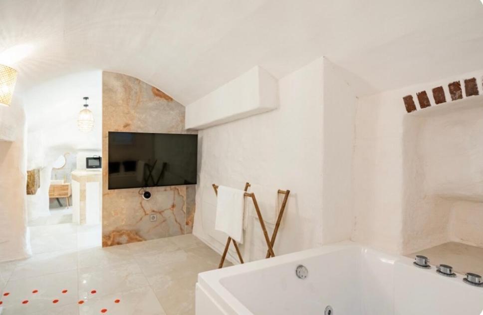 Le Temple D'Aphrodite, Appartement Avec Spa Vienne  Exteriör bild